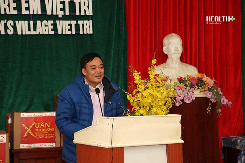 &Ocirc;ng Nguyễn Xu&acirc;n Ho&agrave;ng - Chủ tịch Hội đồng th&agrave;nh vi&ecirc;n Tập đo&agrave;n IMC - Hồng B&agrave;ng gửi lời ch&uacute;c Tết đến c&aacute;c mẹ, c&aacute;c d&igrave; v&agrave; c&aacute;c ch&aacute;u trong l&agrave;ng trẻ SOS Việt Tr&igrave;