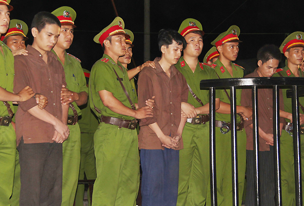 chủ mưu thảm s&aacute;t 6 người ng&atilde; quỵ khi nhận &aacute;n tử h&igrave;nh