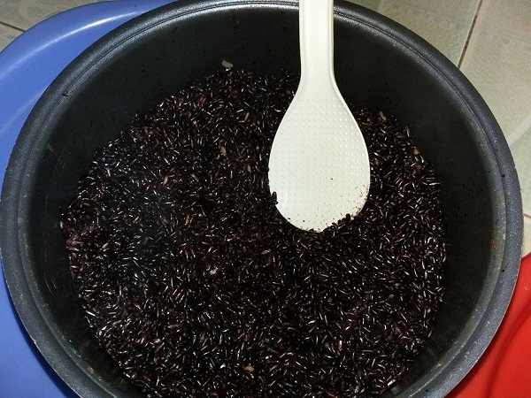 C&aacute;ch l&agrave;m sữa chua nếp cẩm ngon