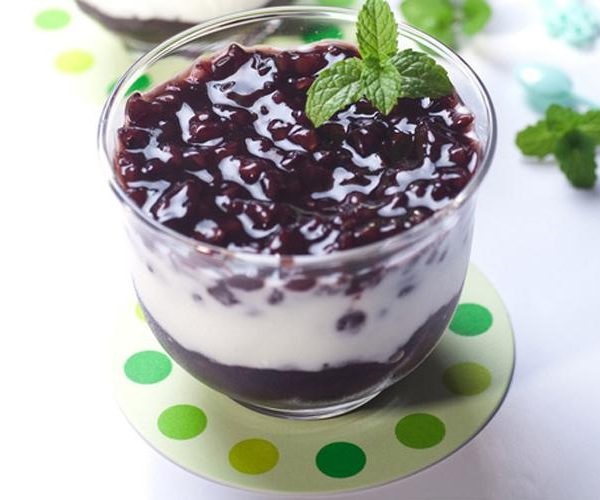 C&aacute;ch l&agrave;m sữa chua nếp cẩm ngon tại nh&agrave; 