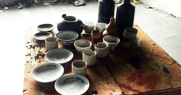 Đập ph&aacute; đồ đạc