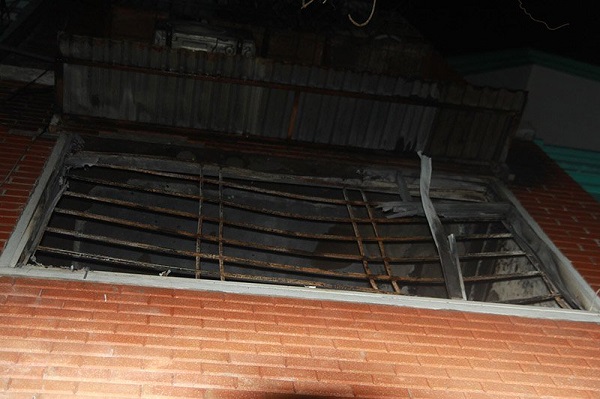 Gia đ&igrave;nh đi nghỉ m&aacute;t, ch&aacute;y lớn thi&ecirc;u rụi căn nh&agrave;