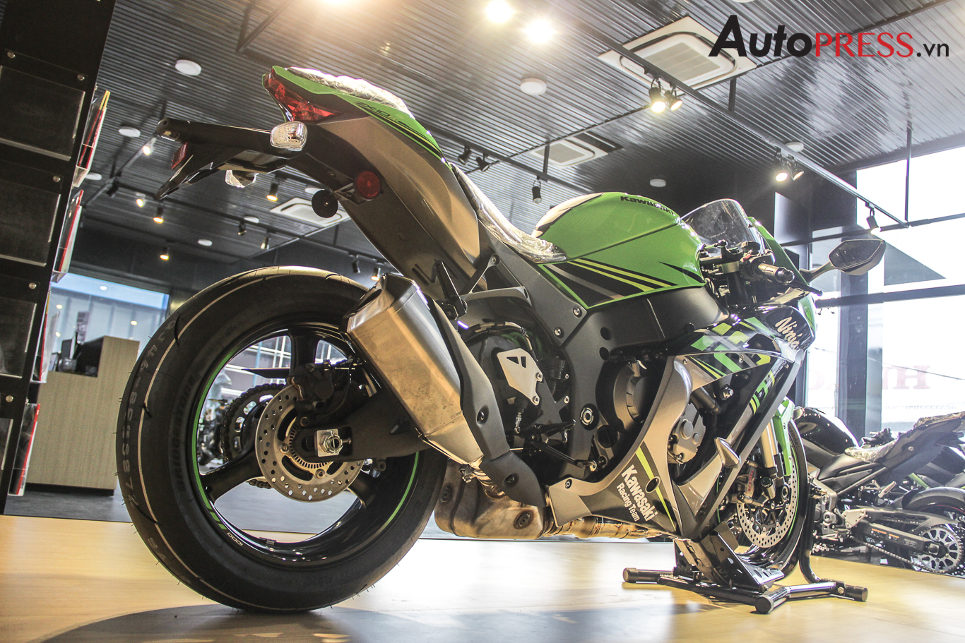 sieu-mo-to-kawasaki-ninja-zx-10r-2018-moi-cap-ben-viet-nam-co-gia-549-trieu-dong