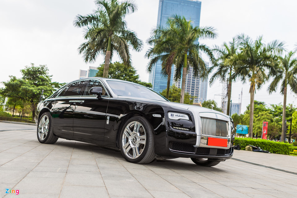 rolls-royce-ghost-series-ii-da-ra-bien-so-duoc-rao-ban-voi-gia-hon-20-ty-dong-tai-ha-noi