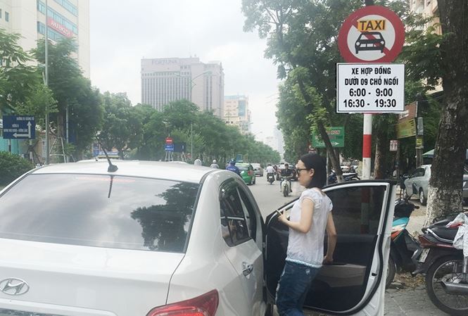 ha-noi-pho-cam-taxi-truyen-thong-cam-bien-cam-uber-grab
