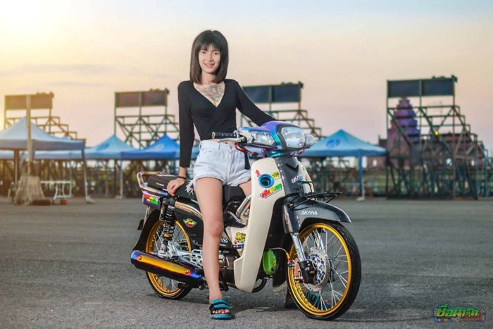 dat-do-choi-hang-hieu-honda-super-cub-fi-cua-biker-thai-hut-moi-anh-nhin