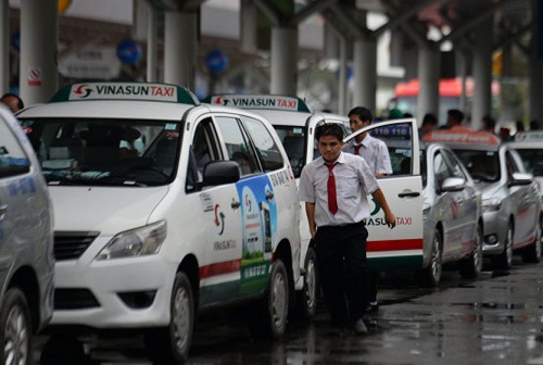 nam-2017-co-hon-10000-nhan-vien-cua-vinasun-nghi-viec-do-uber-grab