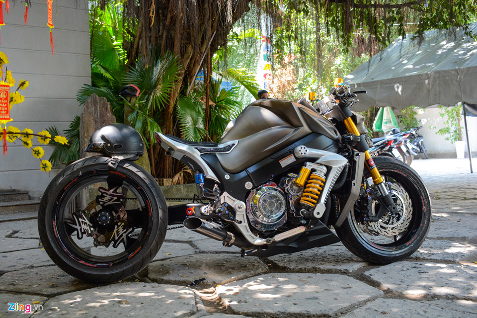 man-nhan-voi-suzuki-hayabusa-do-banh-beo-va-phuoc-keo-doc-nhat-viet-nam