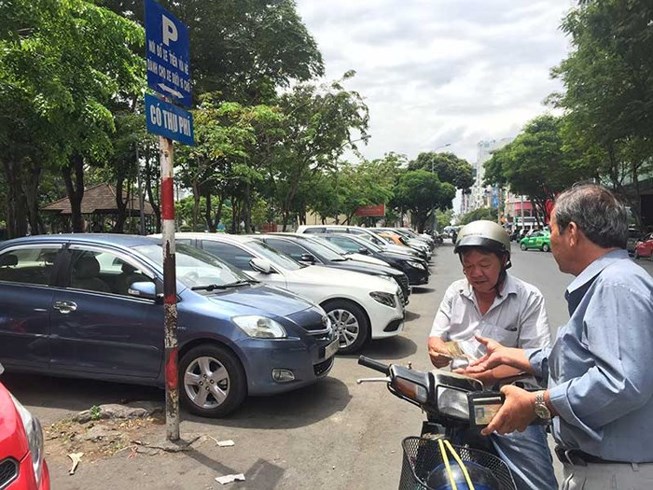 tphmc-de-xuat-tang-thu-phi-dung-do-xe-o-to-tren-long-duong