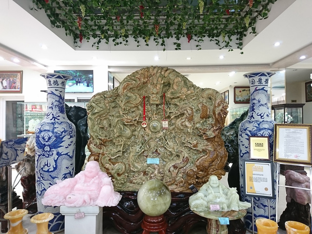 ngam-buc-tranh-ngoc-doc-nhat-vo-nhi-lon-nhat-chau-a-cua-dai-gia-thai-nguyen