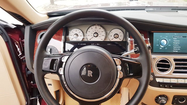chiem-nguong-sieu-xe-rolls-royce-ghost-series-bien-ngu-quy-1-gia-hon-11-ty-dong