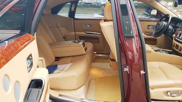 chiem-nguong-sieu-xe-rolls-royce-ghost-series-bien-ngu-quy-1-gia-hon-11-ty-dong