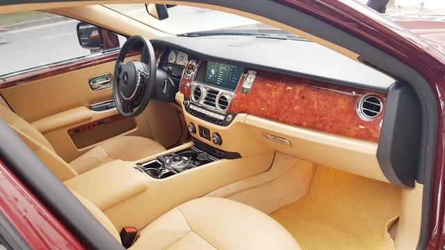 chiem-nguong-sieu-xe-rolls-royce-ghost-series-bien-ngu-quy-1-gia-hon-11-ty-dong
