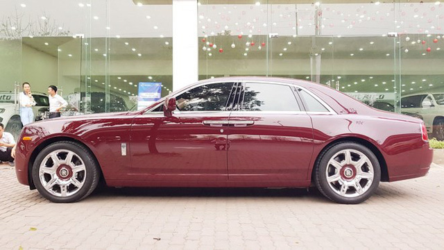 chiem-nguong-sieu-xe-rolls-royce-ghost-series-bien-ngu-quy-1-gia-hon-11-ty-dong