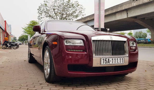 chiem-nguong-sieu-xe-rolls-royce-ghost-series-bien-ngu-quy-1-gia-hon-11-ty-dong