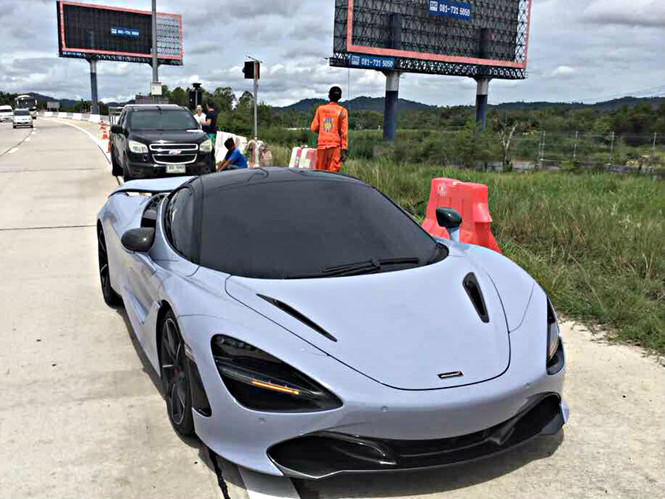 khoc-rong-vi-dung-phai-mclaren-720s-sieu-xe-dat-nhat-thai-lan