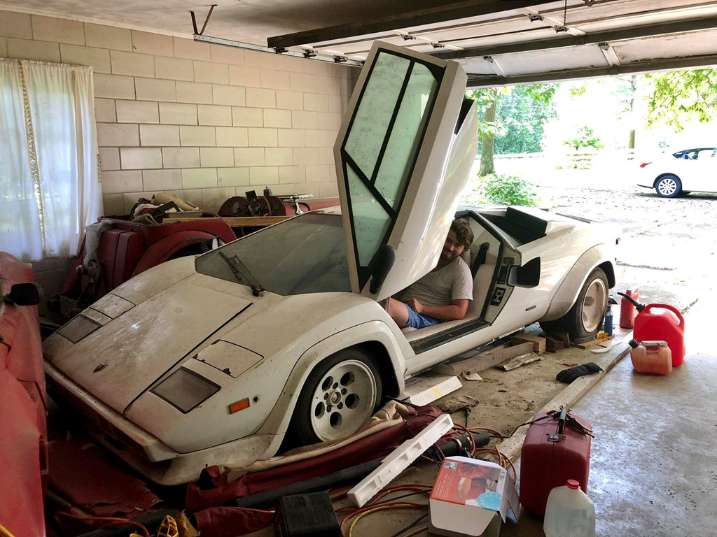 my-lamborghini-countach-ban-gioi-han-duoc-tim-thay-trong-nha-kho-sau-20-nam-bi-bo-xo