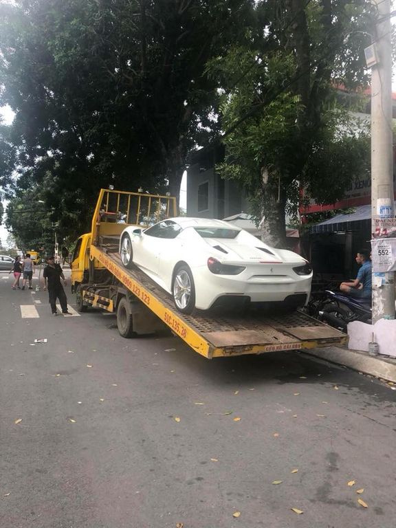 sieu-xe-ferrari-488-spider-hon-15-ty-nhap-kho-dai-gia-binh-phuoc-hap-dan-co-nao