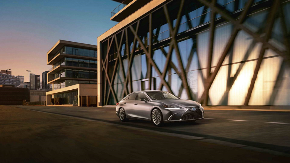 thi-truong-o-to-viet-bang-gia-xe-lexus-moi-nhat-tai-viet-nam