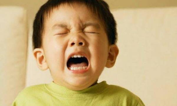 Bố mẹ kh&ocirc;ng n&ecirc;n tự &yacute; cho con uống thuốc kh&aacute;ng sinh 