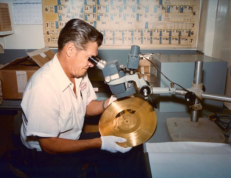 C&aacute;c chuy&ecirc;n gia của NASA đ&atilde; t&igrave;m ra c&aacute;ch để ghi h&igrave;nh ảnh tr&ecirc;n những chiếc đĩa nghe nhạc. 