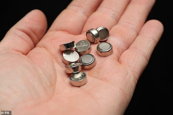 Pin c&uacute;c &aacute;o c&oacute; thể g&acirc;y bỏng h&oacute;a học v&agrave; g&acirc;y tử vong trong v&agrave;i giờ