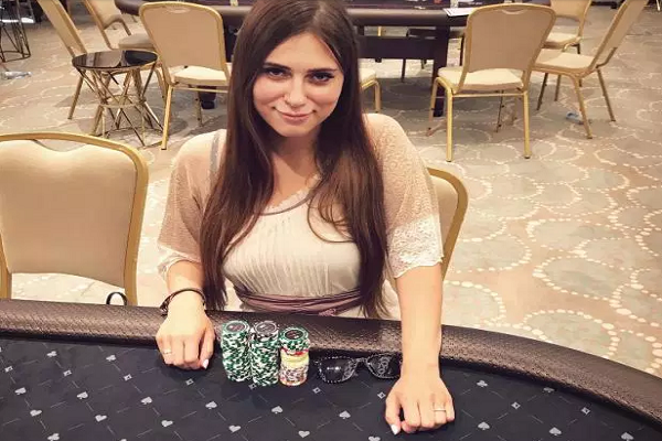 Ng&ocirc;i sao chơi b&agrave;i poker 'quyến rũ nhất nước Nga' tử vong trong nh&agrave; tắm