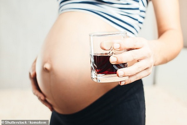 Nước &eacute;p lựu c&oacute; thể bảo vệ bộ n&atilde;o của trẻ từ trong bụng mẹ