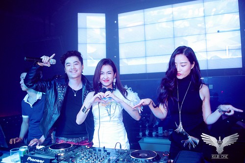 Sự hội tụ của c&aacute;c DJ nổi tiếng đ&atilde; đem đến cho kh&aacute;n giả một sự trải nghiệm mới về c&ocirc;ng nghệ nghe - nh&igrave;n hiện đại
