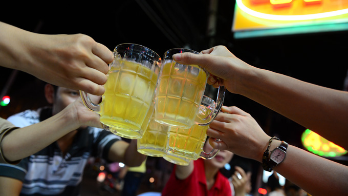 T&iacute;nh trong năm 2014, d&acirc;n Việt đ&atilde; chi 3,1 tỷ đồng để uống bia