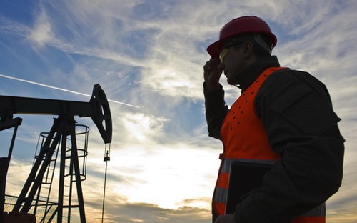 Gi&aacute; dầu được dự b&aacute;o sẽ lao dốc do sản lượng dầu th&aacute;ng 4 của OPEC tăng cao. Ảnh: Bizmology