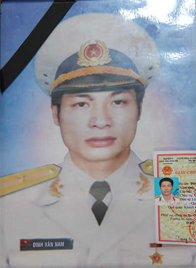 Sĩ quan hải quan Đinh Văn Nam