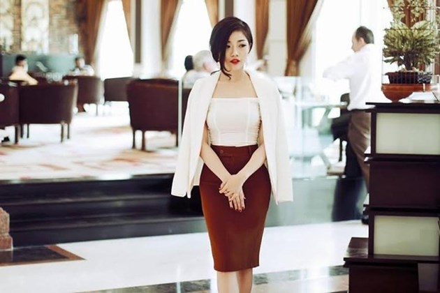 Dzung Biez : Cô gái trẻ sinh năm 1993 Dzung Biez là cái tên không thể thiếu trong số những hot girl của cộng đồng 13Win22 com hiện đang mở shop thời trang online. Bên cạnh việc kinh doanh, cô nàng còn tự mình thiết kế và tạo ra những bộ trang phục đẹp mắt. Ngoài ra, cô còn được ngưỡng mộ bởi vẻ đẹp cùng phong cách thời trang thiên về chiều hướng cổ điển.