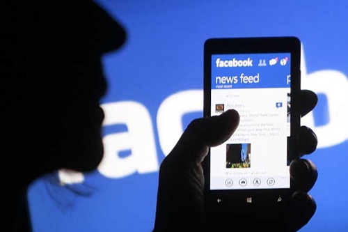 Mạng x&atilde; hội Facebook hiện c&oacute; hơn 1,6 tỷ người d&ugrave;ng mỗi th&aacute;ng. Ảnh: Reuters