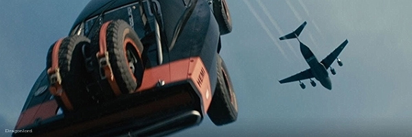 M&agrave;n &ocirc; t&ocirc; bay kinh điển trong 'Fast and Furious 7'