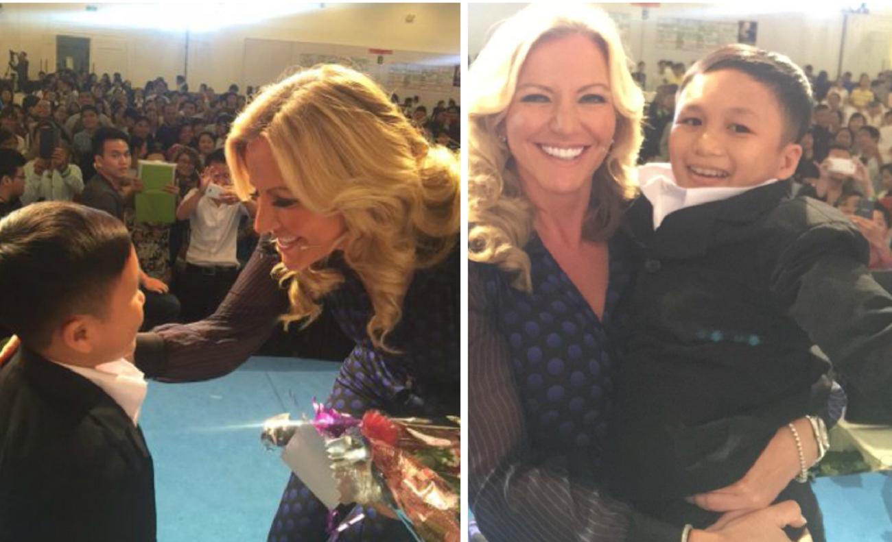 Triệu ph&uacute; Michelle Mone nhanh ch&oacute;ng nhận được nhiều b&igrave;nh luận sau khi đăng bức ảnh bế 'cậu b&eacute;' Việt tr&ecirc;n tay. Ảnh: The Sun