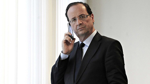 Tổng thống Ph&aacute;p Fran&ccedil;ois Hollande rất y&ecirc;u th&iacute;ch chiếc iPhone 5