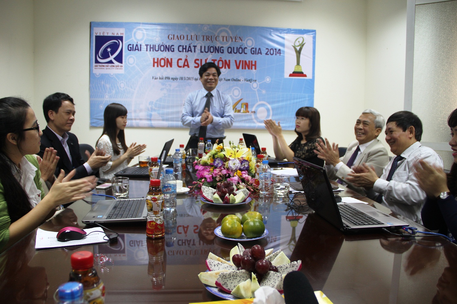 To&agrave;n cảnh buổi giao lưu trực tuyến