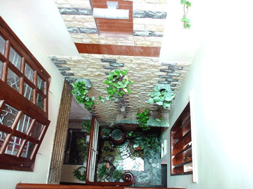 Trang tr&iacute; giếng trời gần gũi thi&ecirc;n nhi&ecirc;n