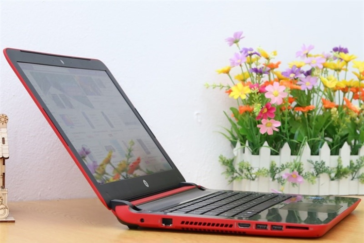 HP 14 R041TU 34034G50 gi&uacute;p người 13Win18 đa dạng khuyến mãi sử dụng chiếc laptop gi&aacute; rẻ tiện lợi hơn