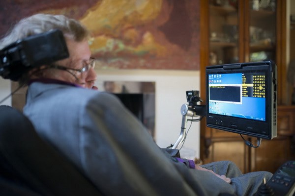 hệ thống hỗ trợ giao tiếp, nh&agrave; vật l&yacute; Stephen Hawking, nh&agrave; vật l&yacute;, mạng trực tuyến, bệnh liệt tế b&agrave;o