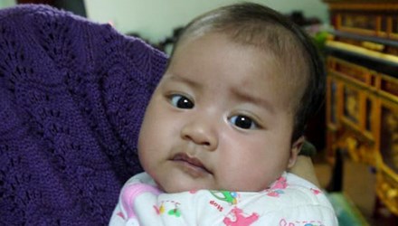Hiện tượng lạ về em b&eacute; 1 th&aacute;ng tuổi biết n&oacute;i