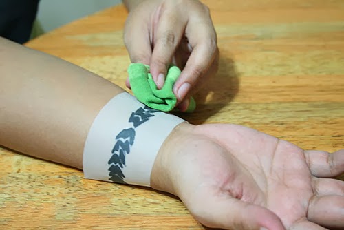 Giới trẻ rất ưa chuộng loại hình xăm dán vì những ưu điểm và sự tiện dụng của nó mà không quan tâm đến những tác hại mà nó mang lại