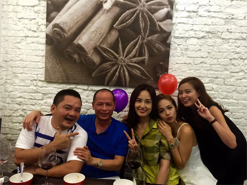 Sinh nhật Ho&agrave;ng Th&ugrave;y Linh