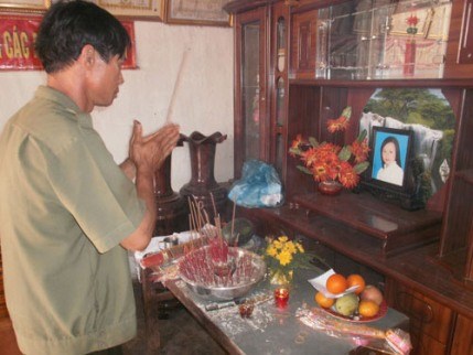 Một trong những học sinh tự tử. Di ảnh của em N.T.C.Nhung - một trong số ba nữ sinh lớp 7 ở huyện Đắk Mil, tỉnh Đắk N&ocirc;ng vừa tự tử c&ugrave;ng nhau.