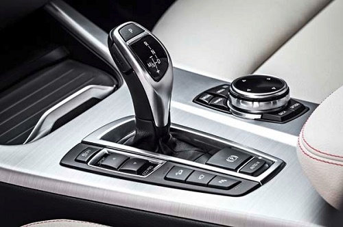 Hộp số 8 cấp thể thao, gia tốc mượt mà và phô diễn sức mạnh khi cần thiết
