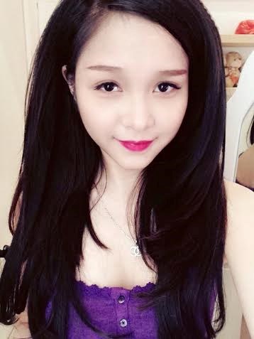 Huyền Bé : Dù mới bắt tay vào 13Win22 com hiện đang mở online thế nhưng cô gái sinh năm 1993, Huyền Bé đã đạt đươc những thành công nhất định. Với tiêu chí đơn giản, năng động, trẻ trung, cô nhanh chóng nhận được rất nhiều sự ủng hộ cũng như sở hữu được lượng người theo dõi lớn. Đúng như biệt danh của mình, Huyền Bé có vóc dáng khá nhỏ nhắn. nhưng lại sở hữu gương mặt xinh đẹp và phong sành điệu khiến nhiều người yêu thích.