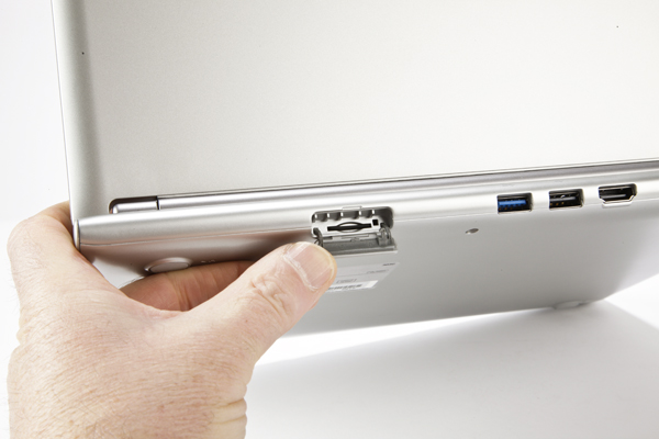Một laptop gi&aacute; rẻ pin l&acirc;u bền của Samsung