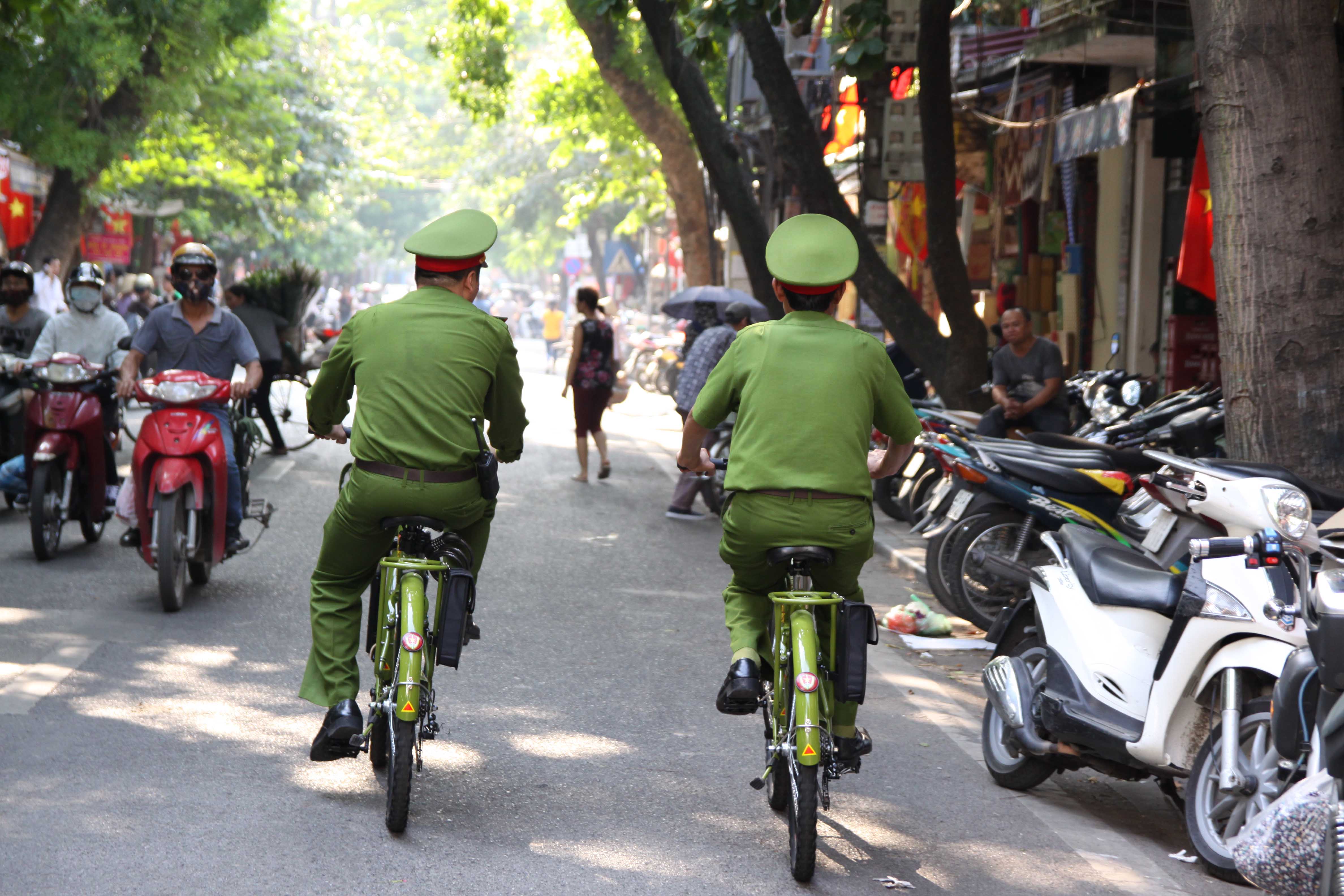 Mỗi top tuần tra sẽ có hai chiến sĩ công an