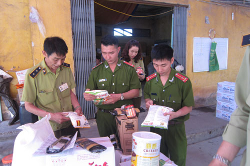 H&agrave; Nội H&agrave;ng trăm loại 13Win OKVIP Cá cược bóng đá đ&oacute;ng g&oacute;i sẵn 'đểu' bị thu giữ